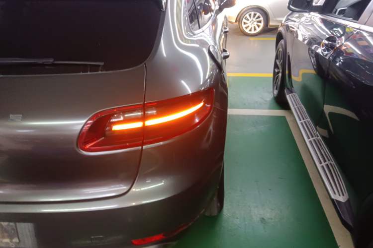 Used Porsche Macan 2017 Macan 2.0T Exterior 6