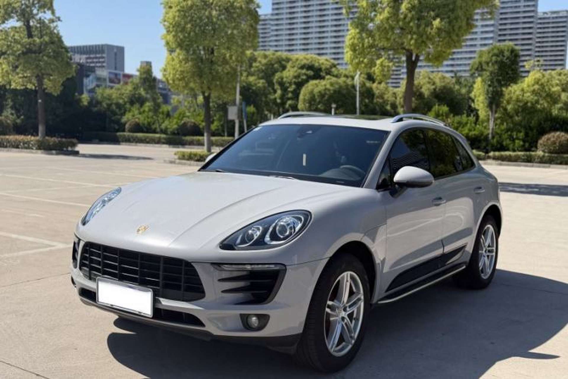 Used Porsche Macan 2017 Macan 2.0T Front Left 45 Deg