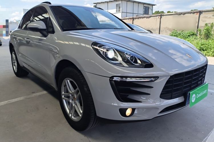 Used Porsche Macan 2017 Macan 2.0T Front Right 45 Deg