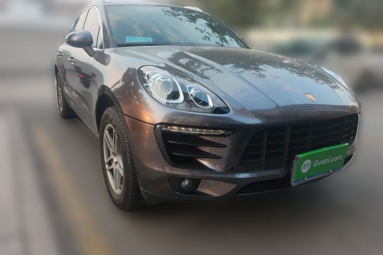 Used Porsche Macan 2017 Macan 2.0T Front Right 45 Deg