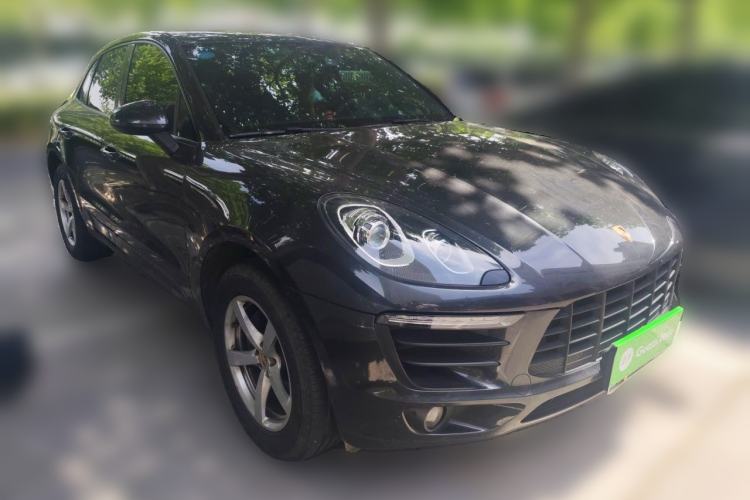 Used Porsche Macan 2017 Macan 2.0T Front Right 45 Deg