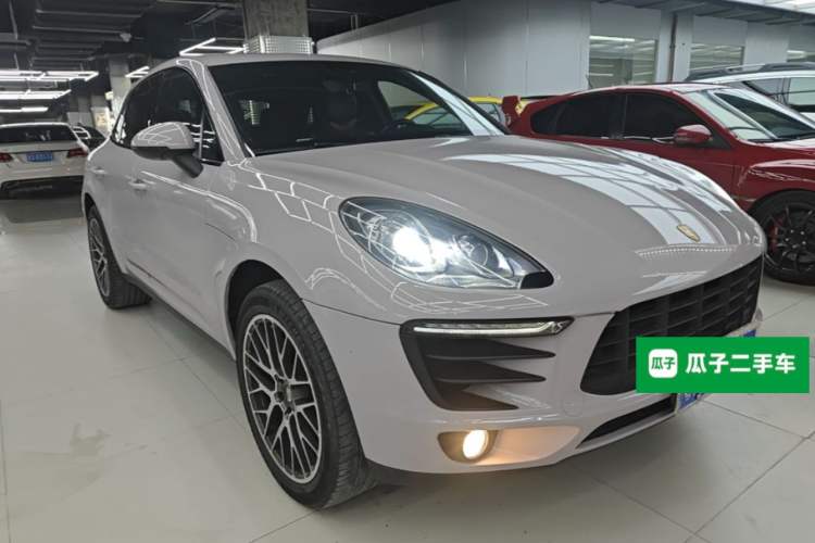 Used Porsche Macan 2017 Macan 2.0T Front Right 45 Deg