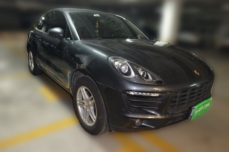 Used Porsche Macan 2017 Macan 2.0T Front Right 45 Deg