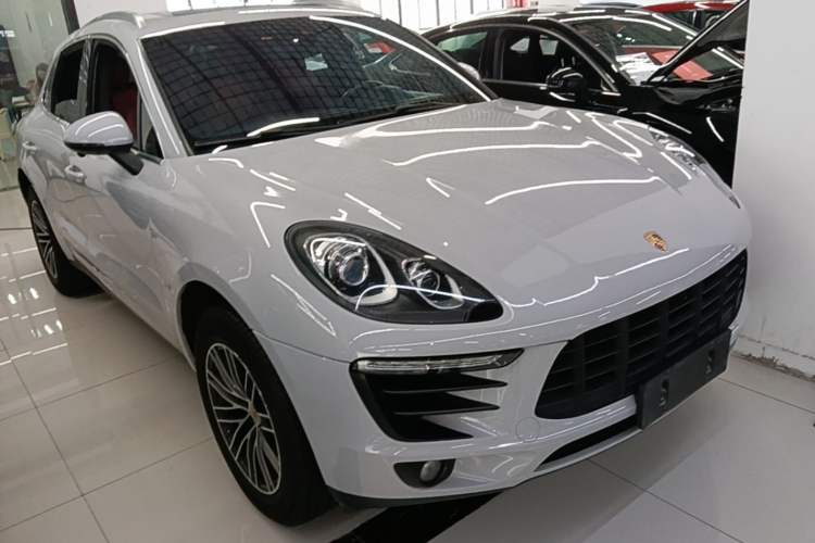 Used Porsche Macan 2017 Macan 2.0T Front Right 45 Deg