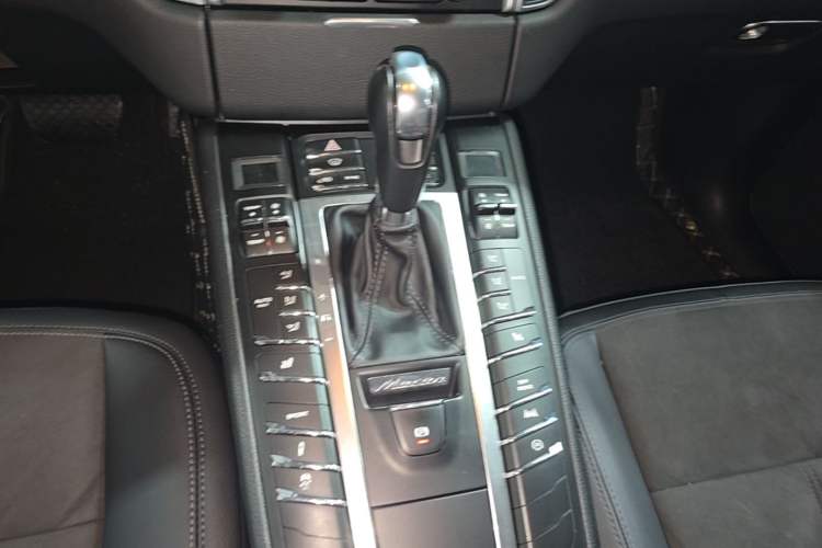 Used Porsche Macan 2017 Macan 2.0T Gear Lever
