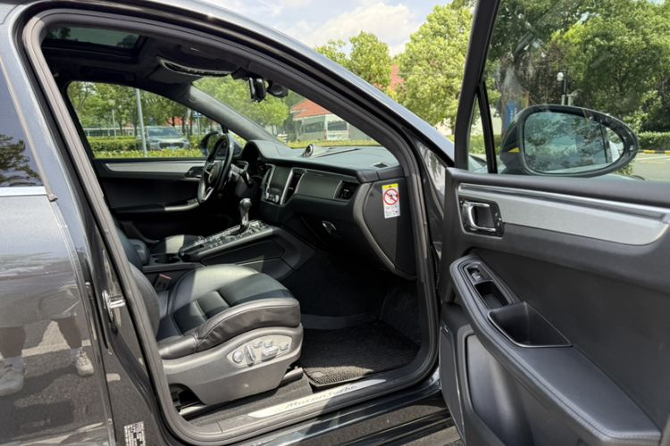 Used Porsche Macan 2017 Macan Turbo 3.6T Interior 1