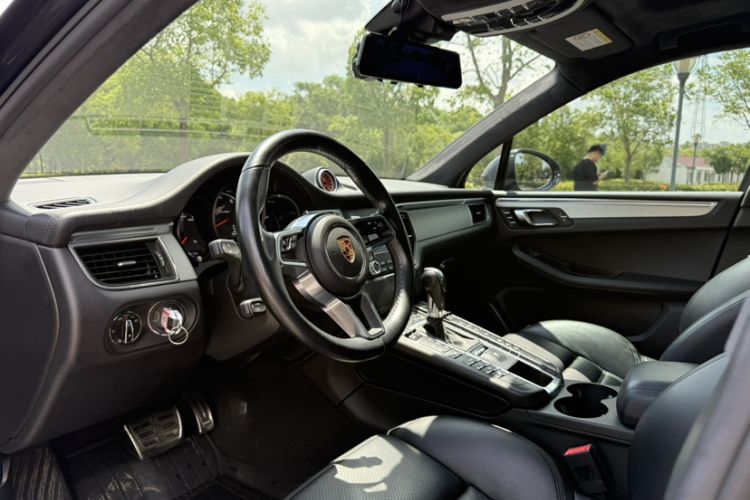 Used Porsche Macan 2017 Macan Turbo 3.6T Interior 2
