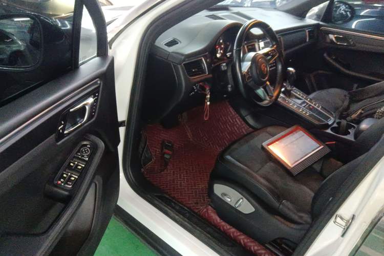 Used Porsche Macan 2017 Macan 2.0T Interior 3