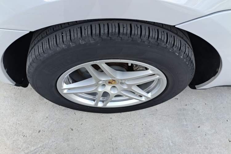 Used Porsche Macan 2017 Macan 2.0T Left Front Wheel Hub