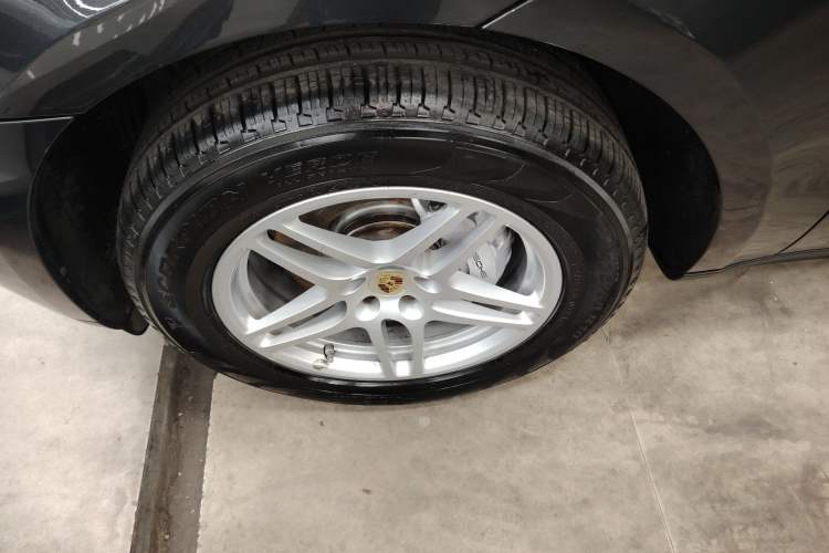 Used Porsche Macan 2017 Macan S 3.0T Left Front Wheel Hub
