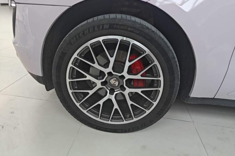 Used Porsche Macan 2017 Macan 2.0T Left Front Wheel Hub