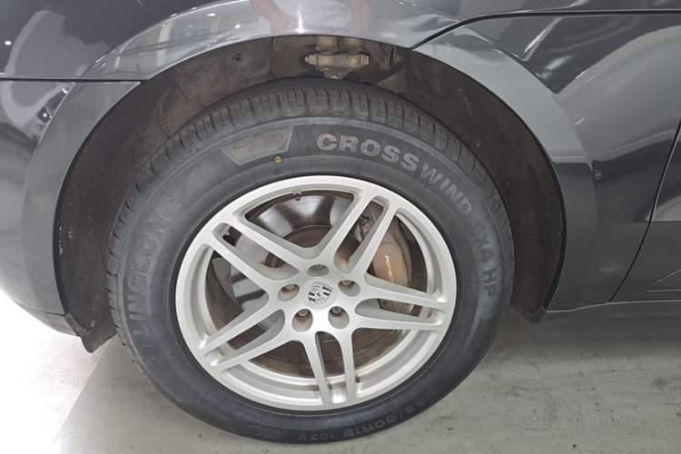 Used Porsche Macan 2017 Macan 2.0T Left Front Wheel Hub