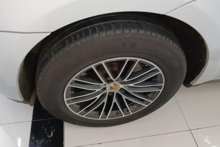 Used Porsche Macan 2017 Macan 2.0T Left Front Wheel Hub