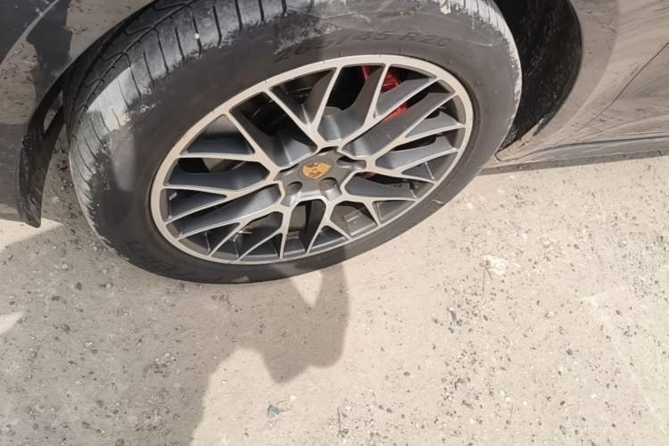 Used Porsche Macan 2017 Macan Turbo 3.6T Left Front Wheel Hub
