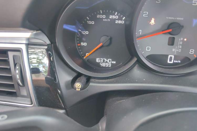 Used Porsche Macan 2017 Macan S 3.0T Odometer Close Up
