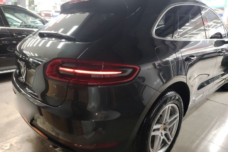 Used Porsche Macan 2017 Macan S 3.0T Rear Right 45 Deg