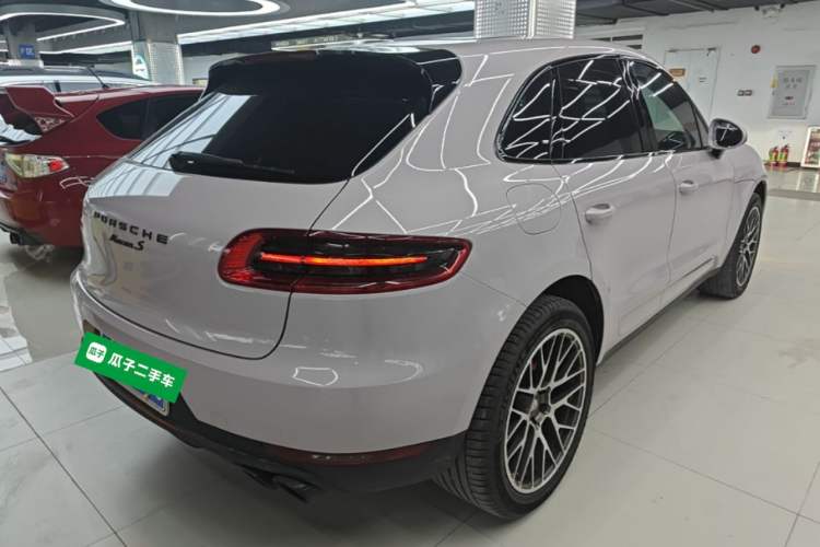 Used Porsche Macan 2017 Macan 2.0T Rear Right 45 Deg
