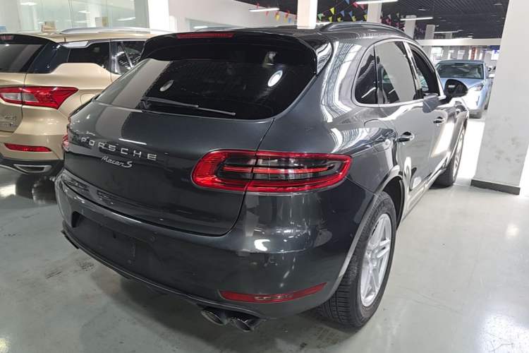 Used Porsche Macan 2017 Macan 2.0T Rear Right 45 Deg