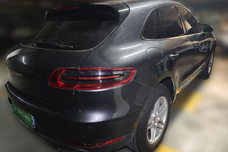 Used Porsche Macan 2017 Macan 2.0T Rear Right 45 Deg