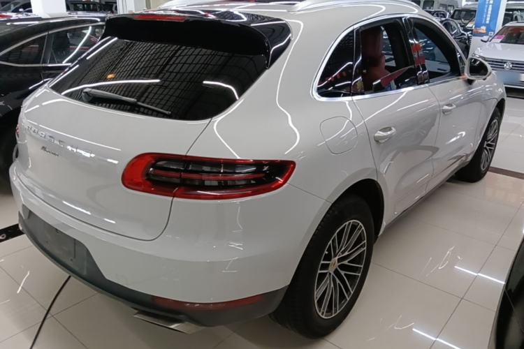 Used Porsche Macan 2017 Macan 2.0T Rear Right 45 Deg