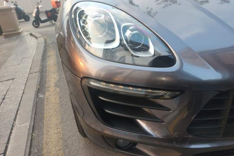 Used Porsche Macan 2017 Macan 2.0T Right Front Headlight