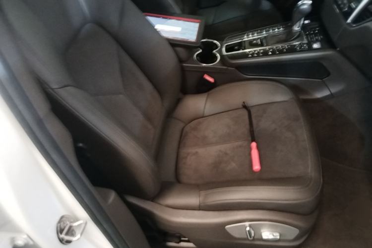 Used Porsche Macan 2017 Macan 2.0T Right Front Seat
