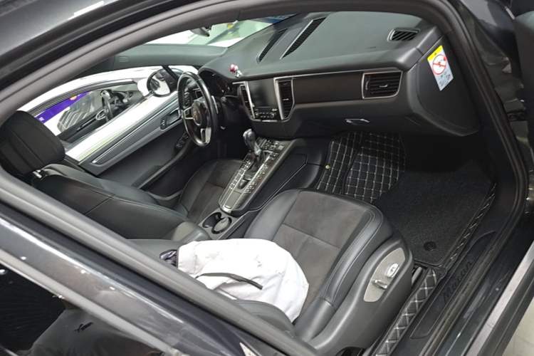 Used Porsche Macan 2017 Macan 2.0T Right Front Seat