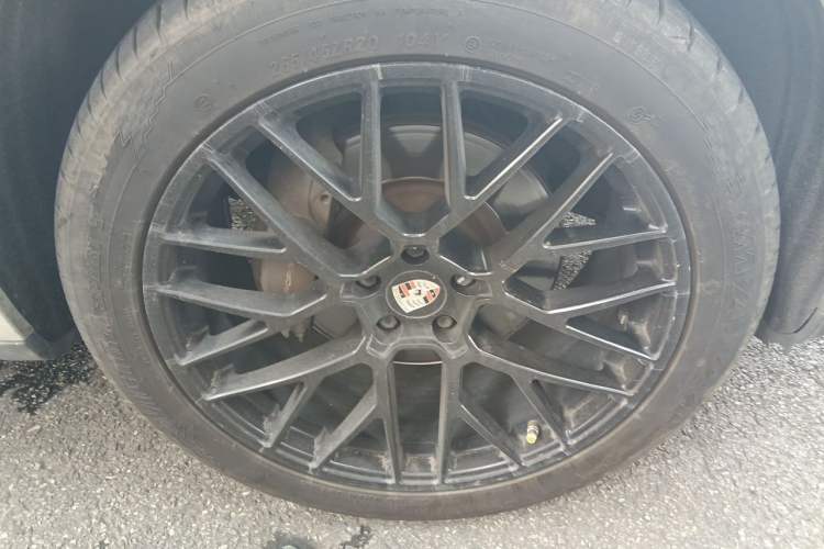 Used Porsche Macan 2017 Macan 2.0T Right Front Wheel Hub