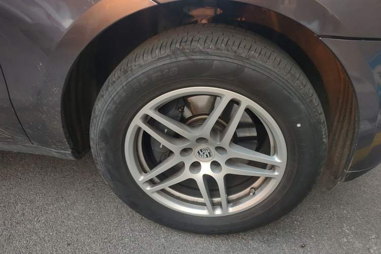Used Porsche Macan 2017 Macan 2.0T Right Front Wheel Hub