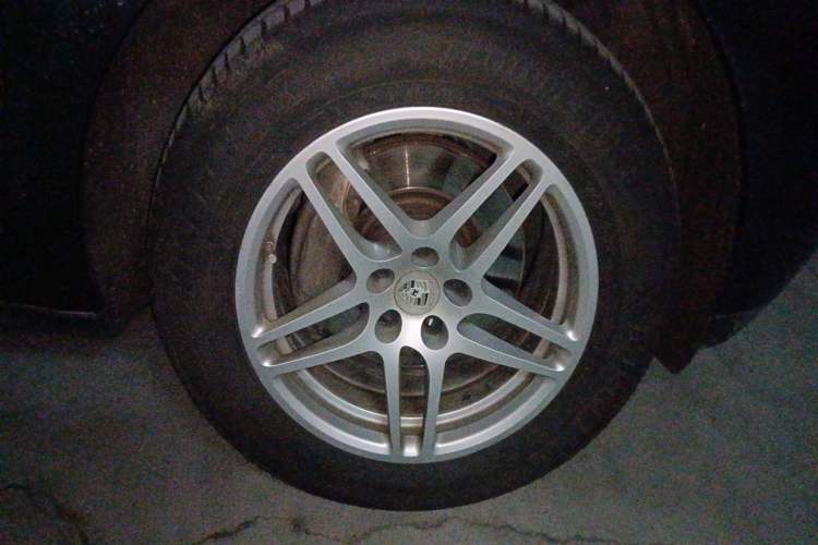 Used Porsche Macan 2017 Macan 2.0T Right Front Wheel Hub