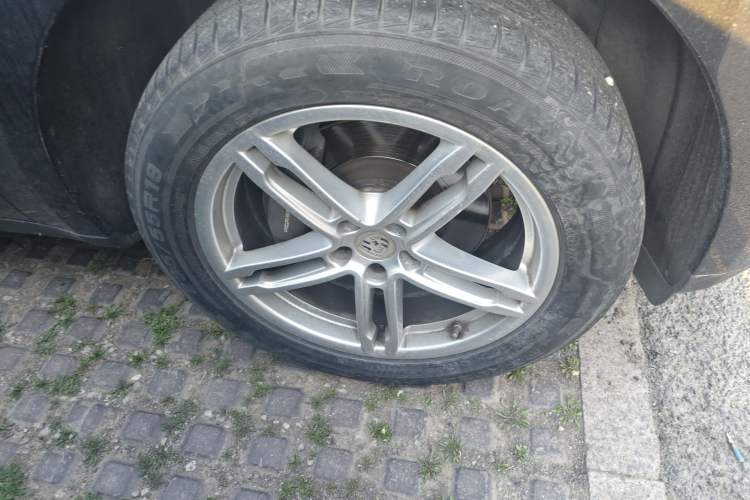 Used Porsche Macan 2017 Macan 2.0T Right Front Wheel Hub