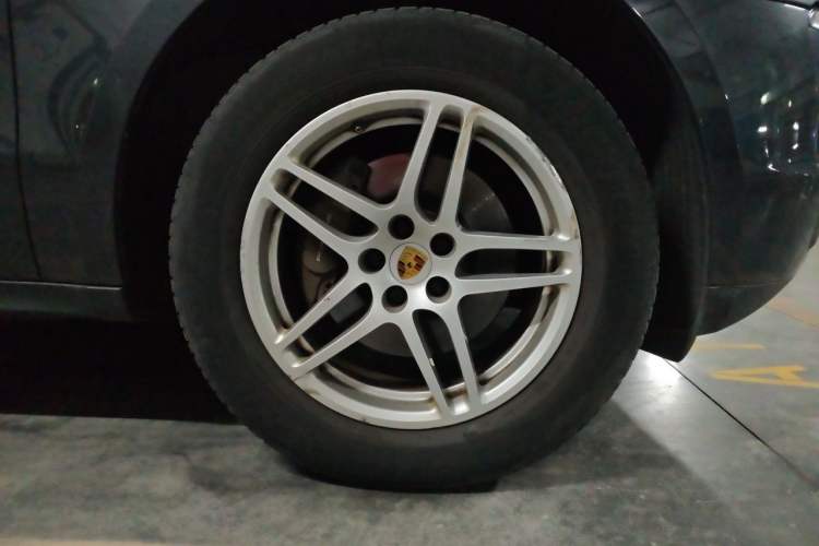 Used Porsche Macan 2017 Macan 2.0T Right Front Wheel Hub