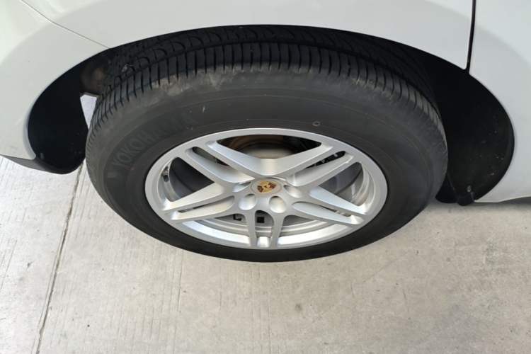 Used Porsche Macan 2017 Macan 2.0T Right Rear Wheel Hub