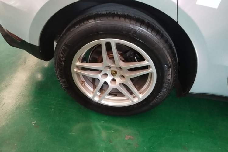 Used Porsche Macan 2017 Macan 2.0T Right Rear Wheel Hub