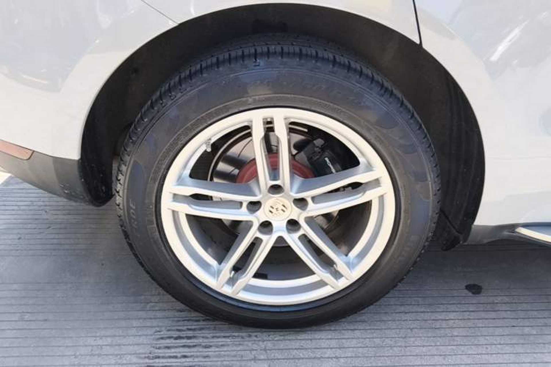 Used Porsche Macan 2017 Macan 2.0T Right Rear Wheel Hub