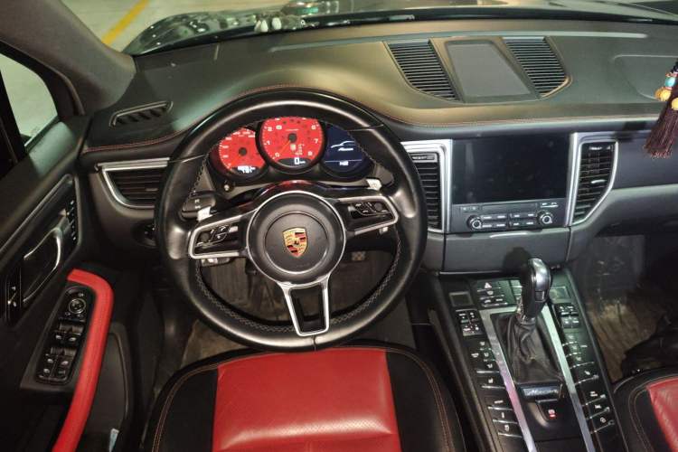 Used Porsche Macan 2017 Macan 2.0T Steering Wheel