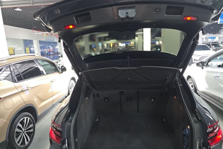 Used Porsche Macan 2017 Macan 2.0T Trunk