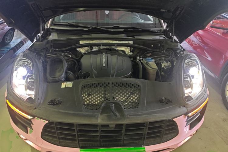 Used Porsche Macan 2017 Macan 2.0T Engine Bay