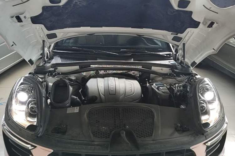 Used Porsche Macan 2017 Macan 2.0T Engine Bay