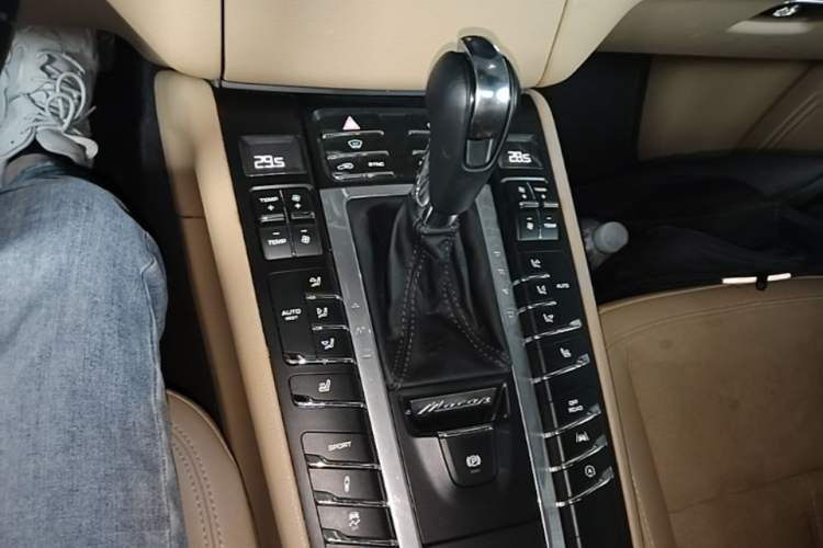 Used Porsche Macan 2017 Macan 2.0T Gear Lever