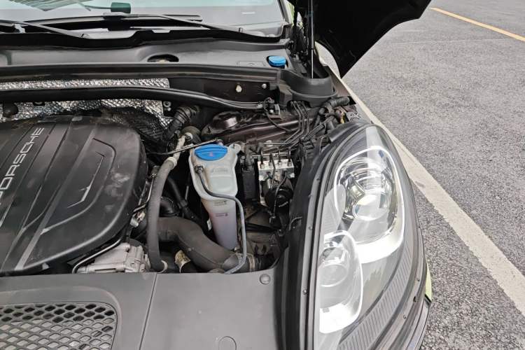 Used Porsche Macan 2017 Macan 2.0T Engine Bay Left
