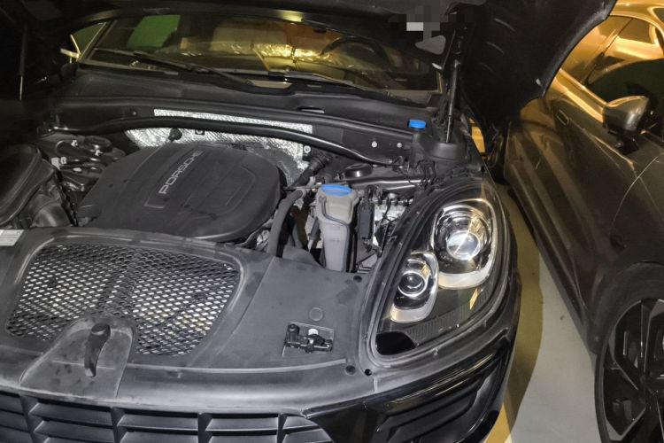 Used Porsche Macan 2017 Macan 2.0T Engine Bay Left