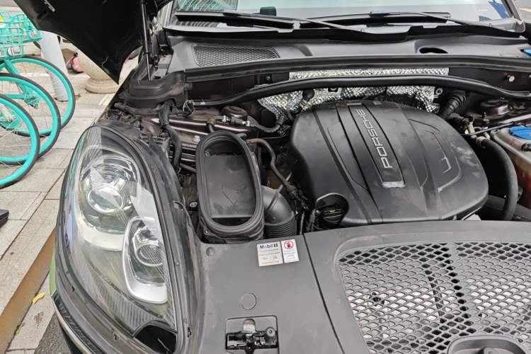 Used Porsche Macan 2017 Macan 2.0T Engine Bay Right