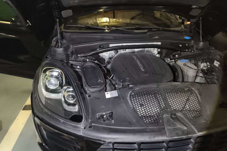 Used Porsche Macan 2017 Macan 2.0T Engine Bay Right