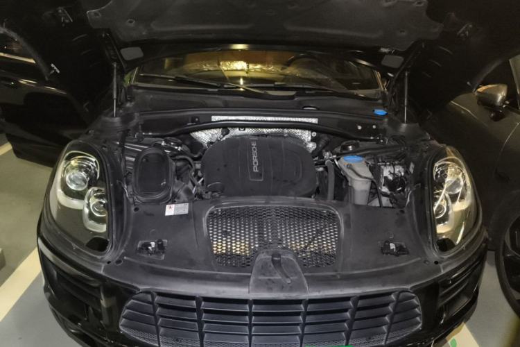 Used Porsche Macan 2017 Macan 2.0T Engine Bay