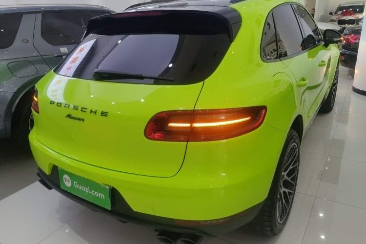 Used Porsche Macan 2017 Macan 2.0T Exterior 4