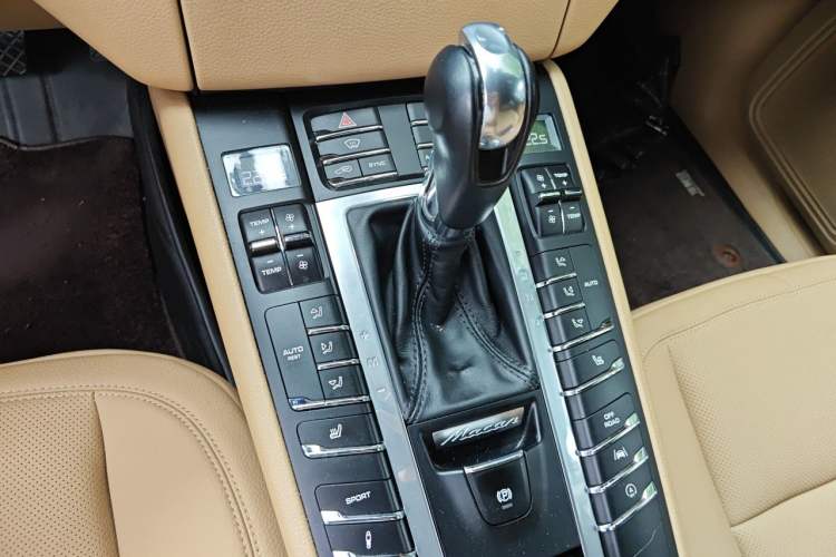 Used Porsche Macan 2017 Macan 2.0T Gear Lever