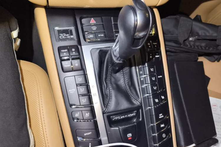 Used Porsche Macan 2017 Macan 2.0T Gear Lever