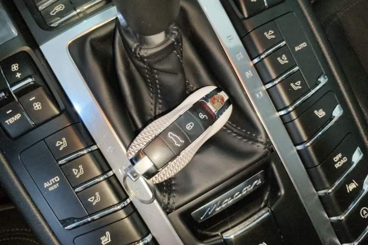 Used Porsche Macan 2017 Macan 2.0T Interior 1