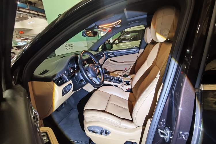 Used Porsche Macan 2017 Macan 2.0T Left Front Seat